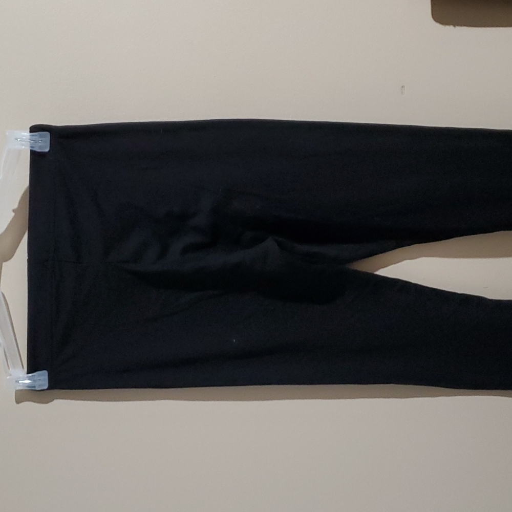 Plain black leggings.